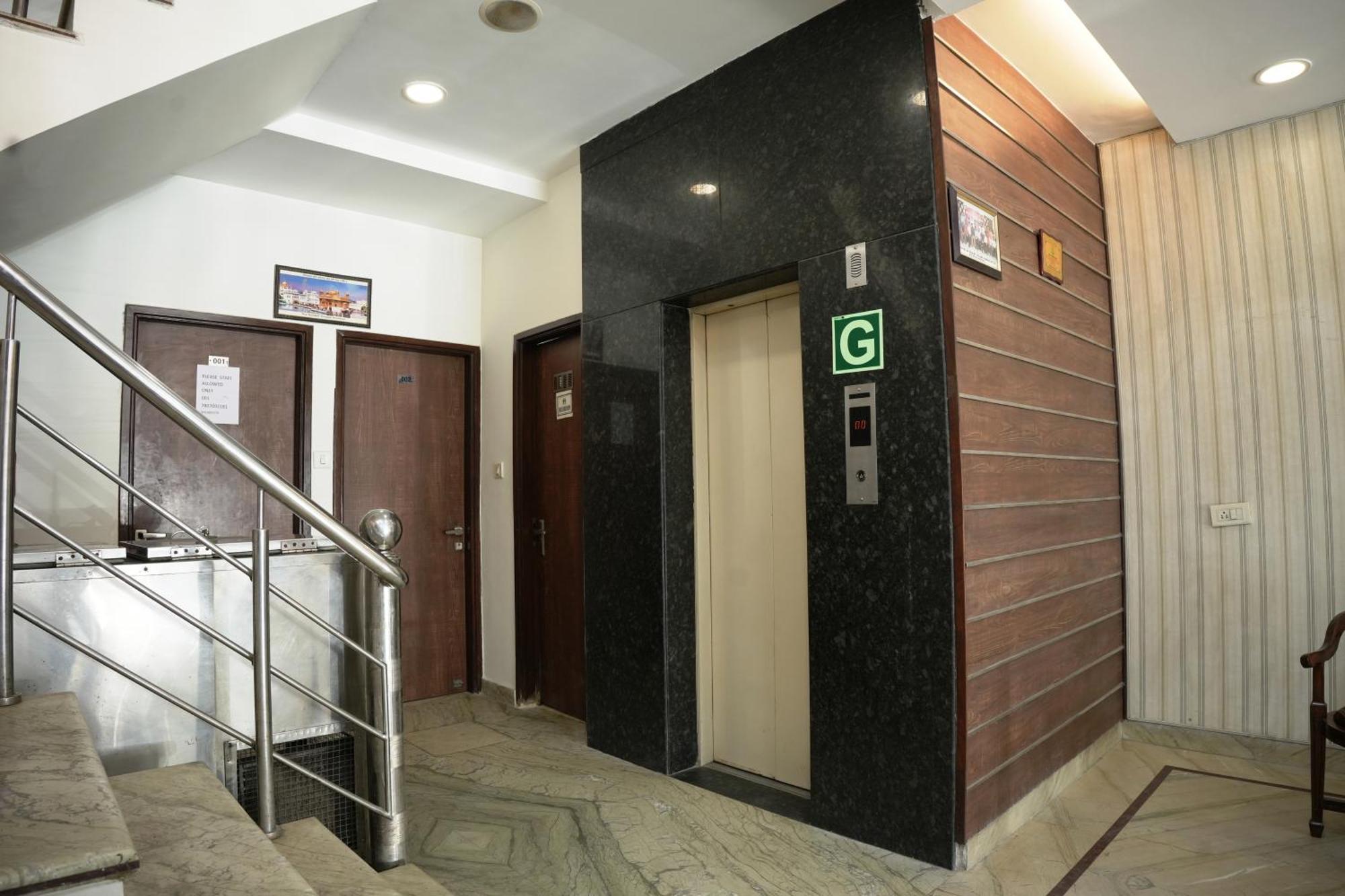 Hotel Holiday Comfort 阿姆利则 外观 照片