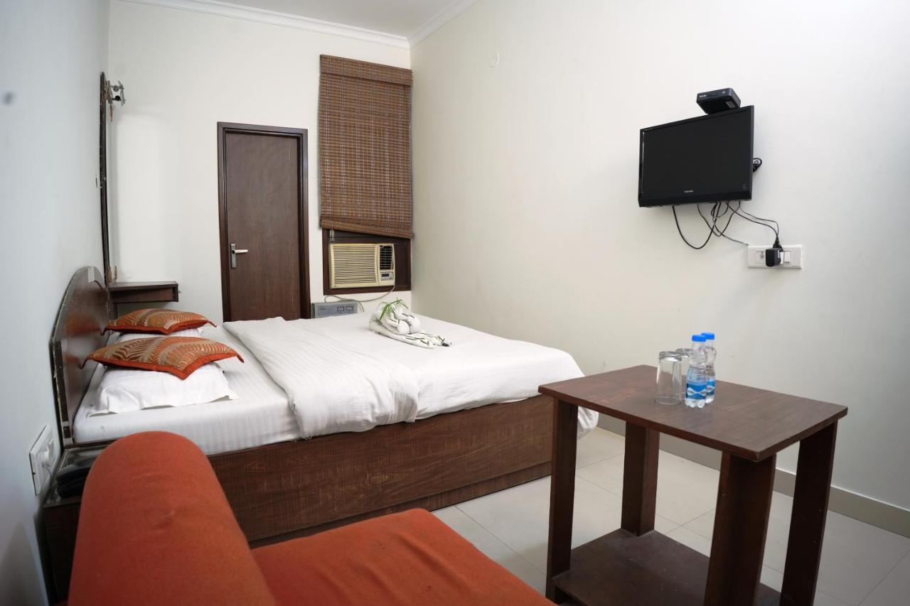 Hotel Holiday Comfort 阿姆利则 外观 照片